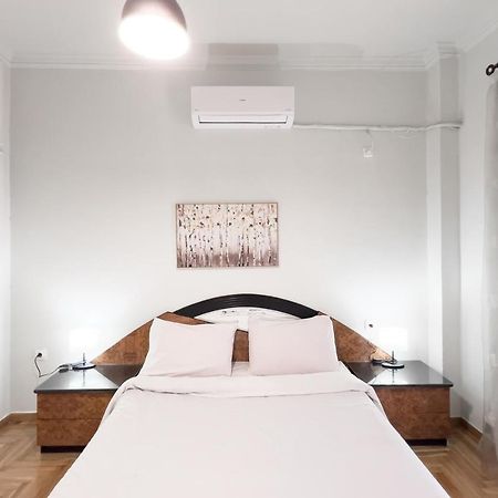 Cozy Cityscape Apartment In Atene Esterno foto
