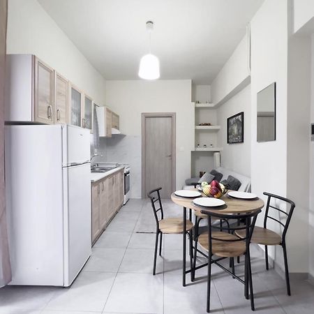 Cozy Cityscape Apartment In Atene Esterno foto