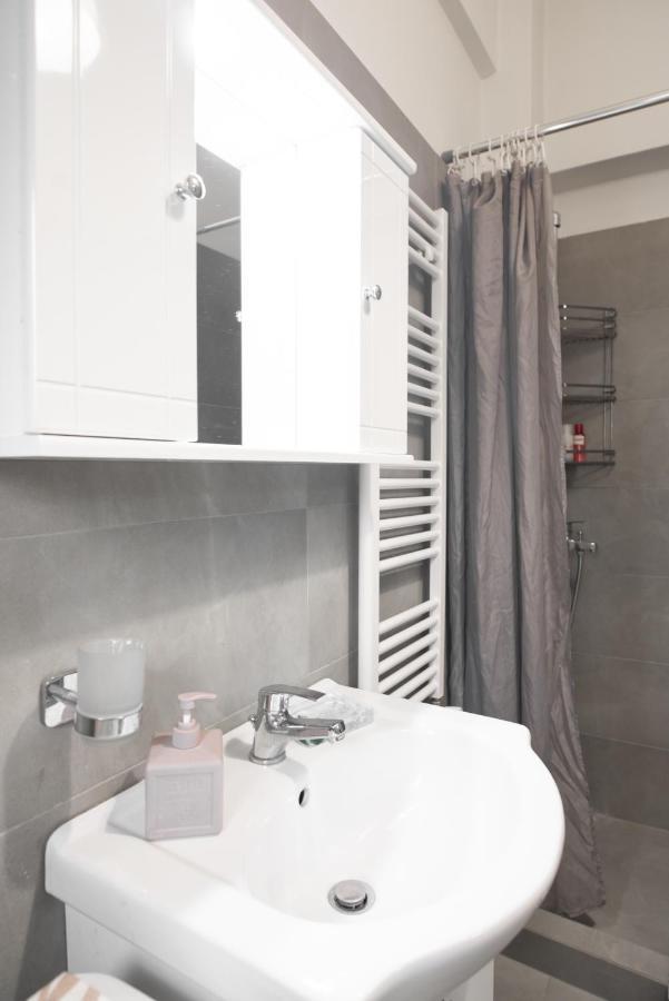 Cozy Cityscape Apartment In Atene Esterno foto