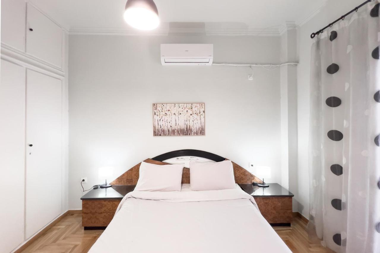 Cozy Cityscape Apartment In Atene Esterno foto