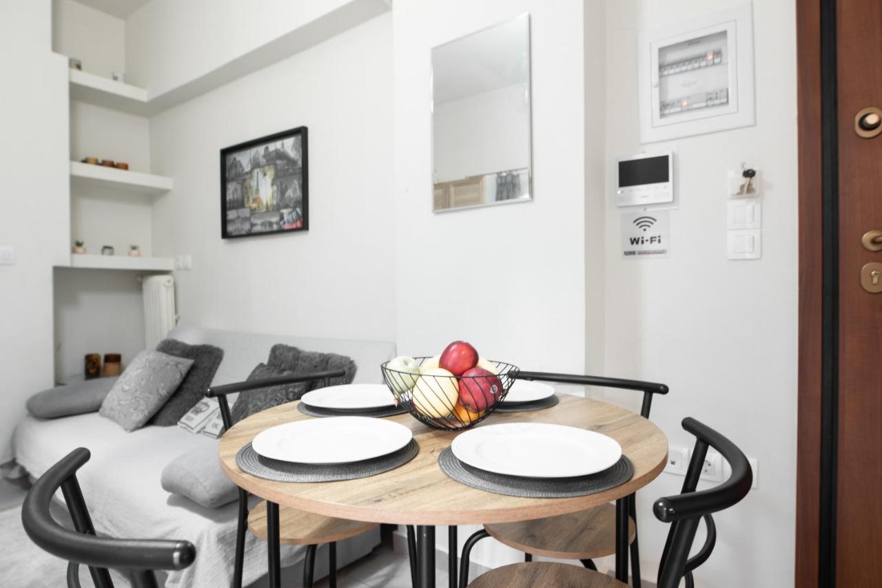 Cozy Cityscape Apartment In Atene Esterno foto