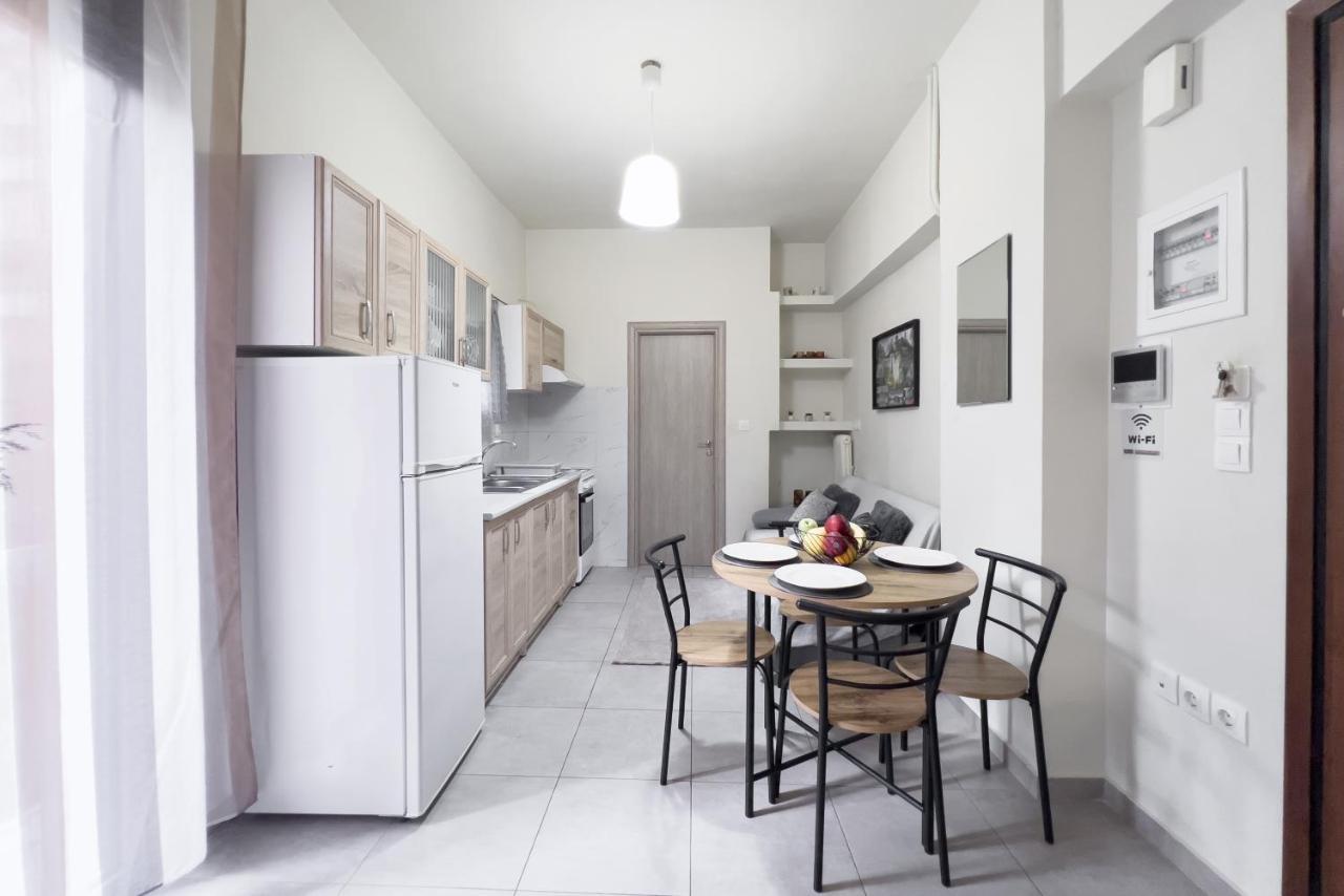 Cozy Cityscape Apartment In Atene Esterno foto