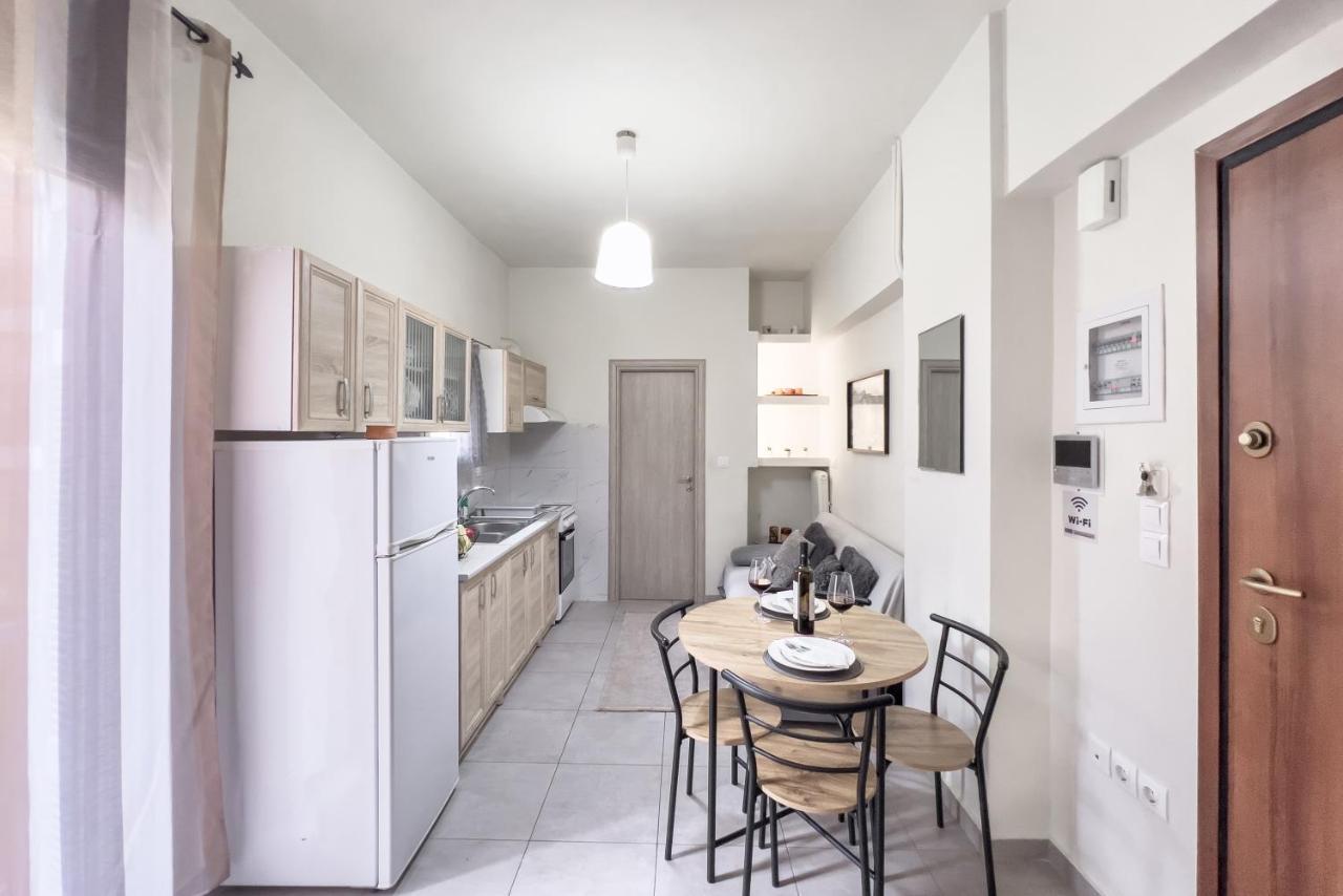 Cozy Cityscape Apartment In Atene Esterno foto