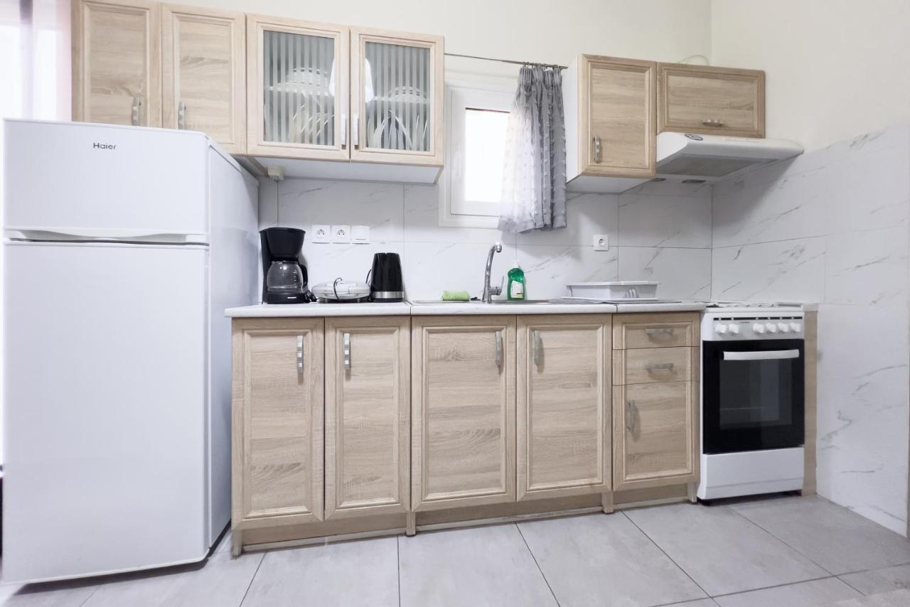 Cozy Cityscape Apartment In Atene Esterno foto