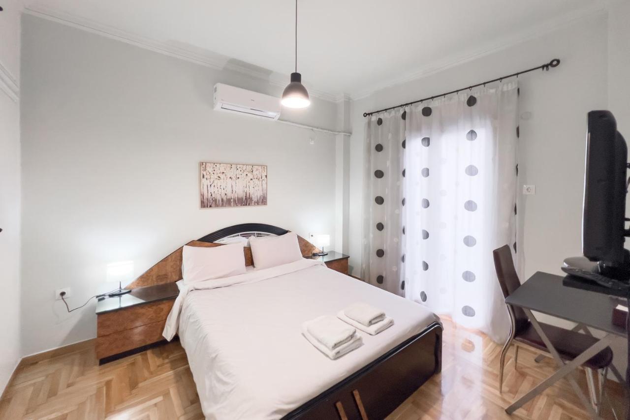 Cozy Cityscape Apartment In Atene Esterno foto