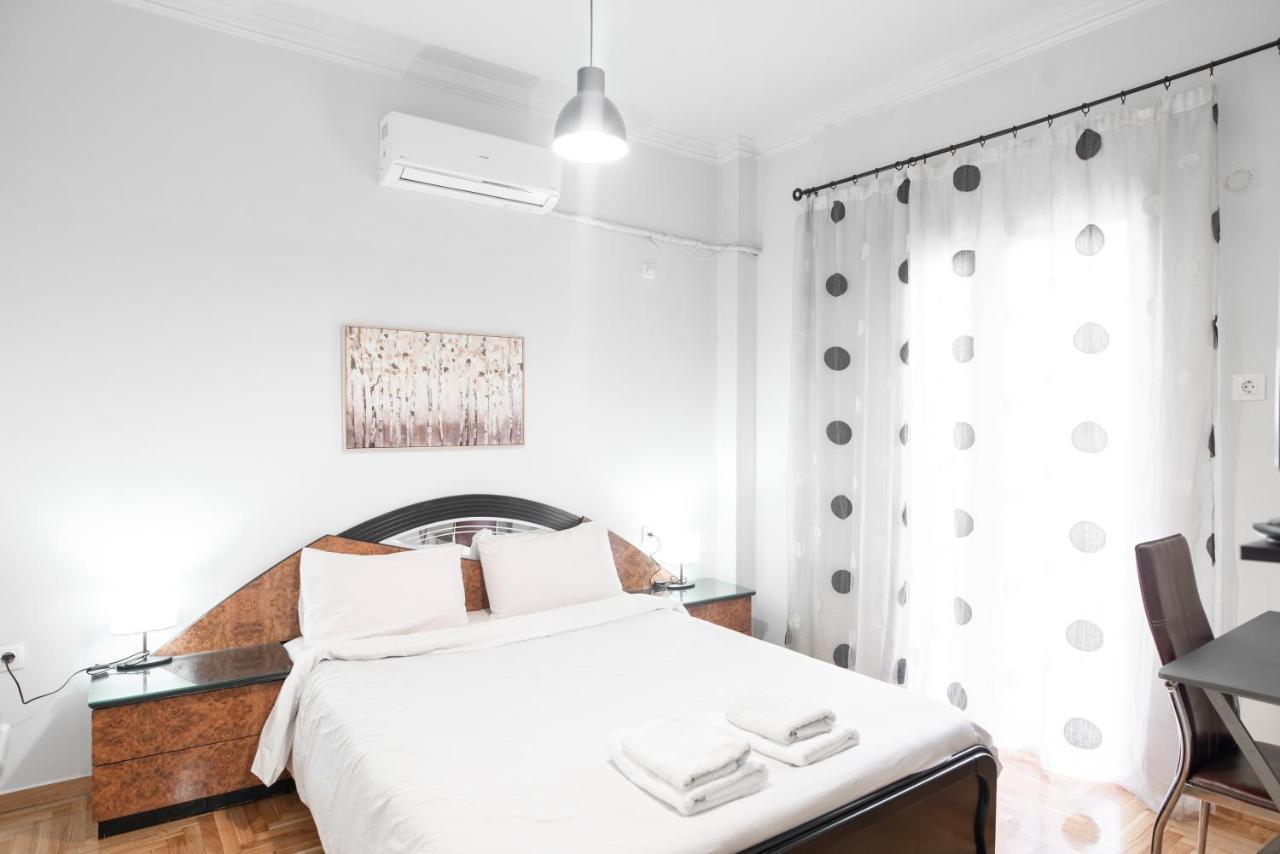 Cozy Cityscape Apartment In Atene Esterno foto