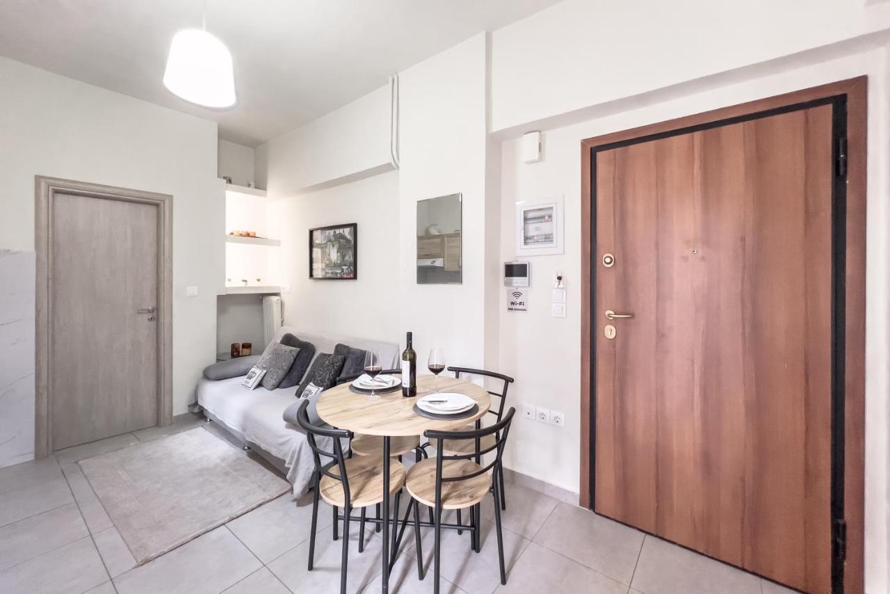 Cozy Cityscape Apartment In Atene Esterno foto